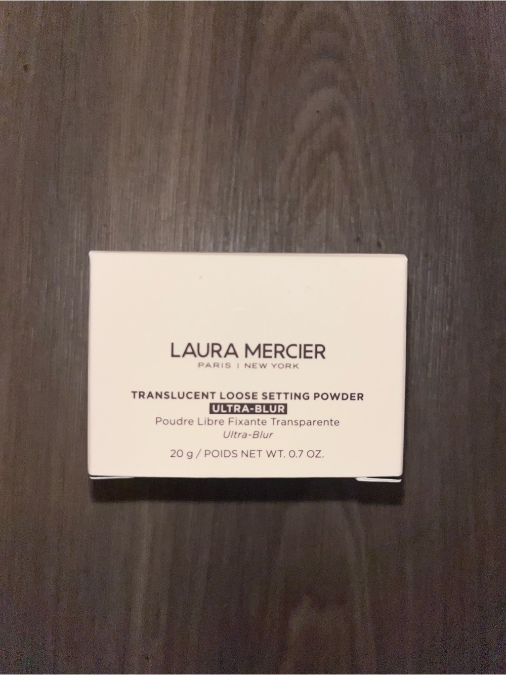 laura mercier Translucent Loose Setting Powder in White Compact Box